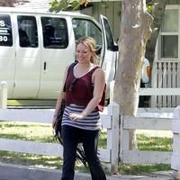 Hilary Duff pregnant star arriving for a yoga class | Picture 67685